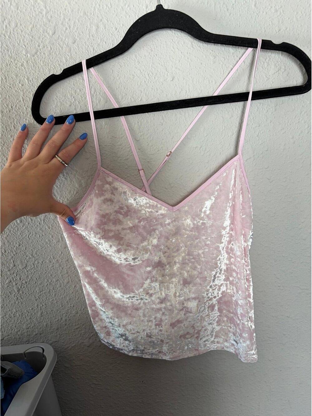 NWT Victoria's Secret pink velvet cropped tank size M. $34 retail